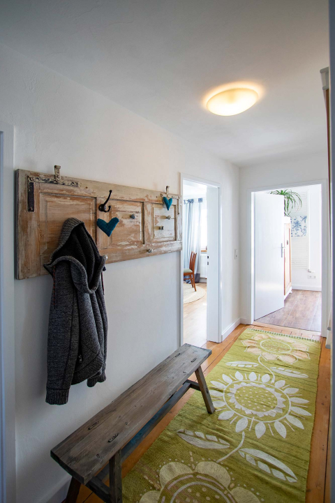 Der Flur mit Garderobe in der Ferienwohnung Odenwald in 74722 Buchen (Odenwald). 