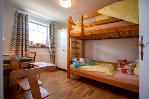 Blick ins Kinderzimmer unserer Ferienwohnung Bauland. 
