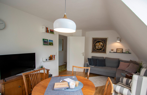 Das Wohnzimmer in der Ferienwohnung Odenwald in 74722 Buchen (Odenwald). 