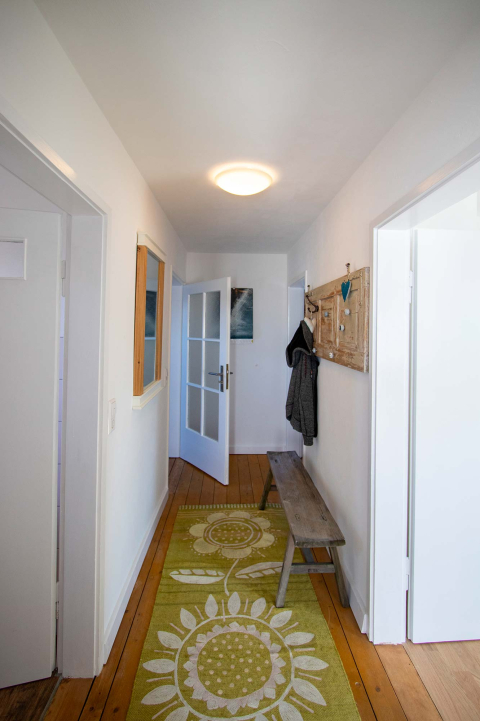 Der Flur mit Garderobe in der Ferienwohnung Odenwald in 74722 Buchen (Odenwald). 