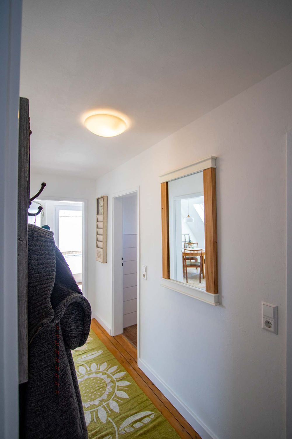 Der Flur mit Garderobe in der Ferienwohnung Odenwald in 74722 Buchen (Odenwald). 