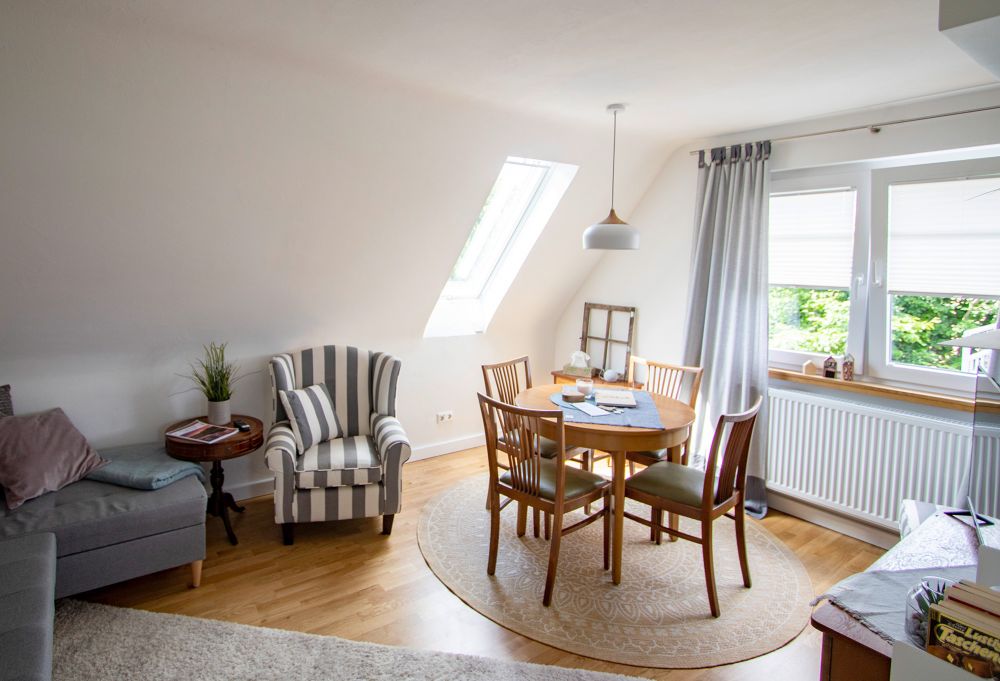 Das Wohnzimmer in der Ferienwohnung Odenwald in 74722 Buchen (Odenwald). 